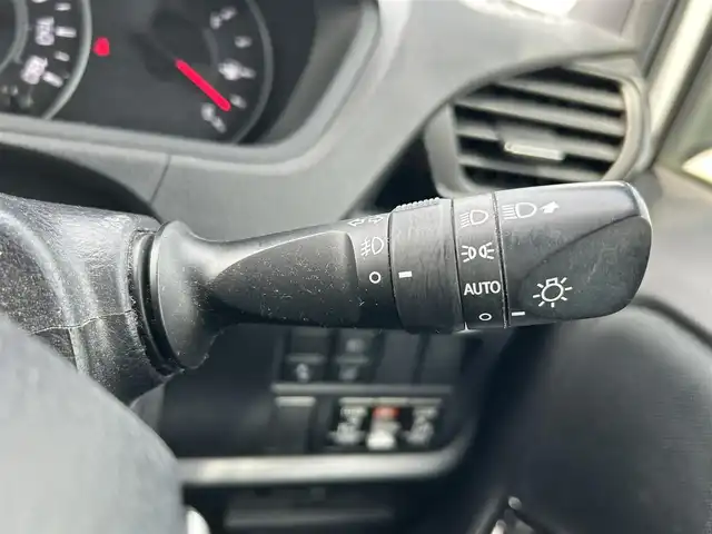 トヨタ ヴォクシー ZS 岡山県 2019(令1)年 5.4万km ホワイトパールクリスタルシャイン 後席モニター　/社外ナビ　/両側パワースライドドア　/WAC　/バックカメラ　/衝突被害軽減システム　/レーンキープアシスト　/横滑り防止装置　/オートマチックハイビーム　/Bluetooth　/クルコン　/MTモード付