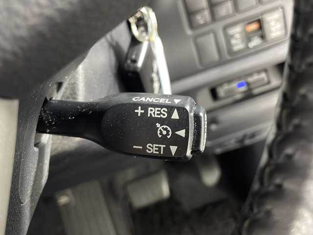 トヨタ ヴォクシー ZS 広島県 2019(令1)年 5.4万km ホワイトパールクリスタルシャイン 後席モニター　/10インチ社外ナビ　カロッツェリア/フルセグTV　CD/DVD　Bluetooth/両側パワースライドドア　/ビルトインETC/WAC　/バックカメラ/ＬＥＤヘッドライト/衝突被害軽減システム　/レーンキープアシスト　/コーナーセンサー/横滑り防止装置　/オートマチックハイビーム　/クルコン　/MTモード付/純正16インチアルミホイール/ドアバイザー