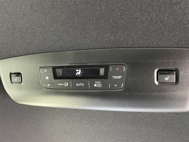 ホンダ ステップワゴン スパーダ eHEV プレミアムライン 愛知県 2025(令7)年 0.1万km未満 プラチナホワイトパール 登録済未使用車　ホンダコネクトナビ装着用スペシャルＰＫＧ　マルチビューカメラ　ＢＳＭ　ホンダセンシング　衝突軽減装置　追従クルコン　ハーフレザー　シートヒーター　電動リアゲート　両側パワスラ　禁煙車