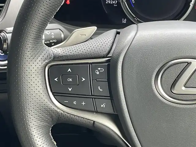 レクサス ＵＸ 250h Fスポーツ 高知県 2019(平31)年 3万km ホワイトノーヴァガラスフレーク ヘッドアップディスプレイ/純正ナビ/　【CD/Bluetooth/フルセグTV】/バックカメラ/全周囲カメラ/白レザーシート/D/N席パワーシート/シートヒーター/エアーシート/ハンドルヒーター/電動リアゲート/Lexus Safety System ＋/　・プリクラッシュセーフティ/　・レーントレーシングアシスト［LTA］/　・オートマチックハイビーム［AHB］/　・アダプティブハイビームシステム［AHS］/　・レーダークルーズコントロール（全車速追従機能付）/　・ロードサインアシスト［RSA］