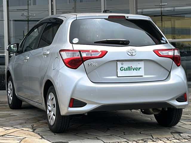トヨタ ヴィッツ F 静岡県 2019(令1)年 3.6万km シルバーM 純正オーディオ/・CD/・USB/・AM/・FM/主要装備/・横滑り防止装置/・純正フロアマット/・電動格納ミラー/・Wエアバック/・盗難防止装置