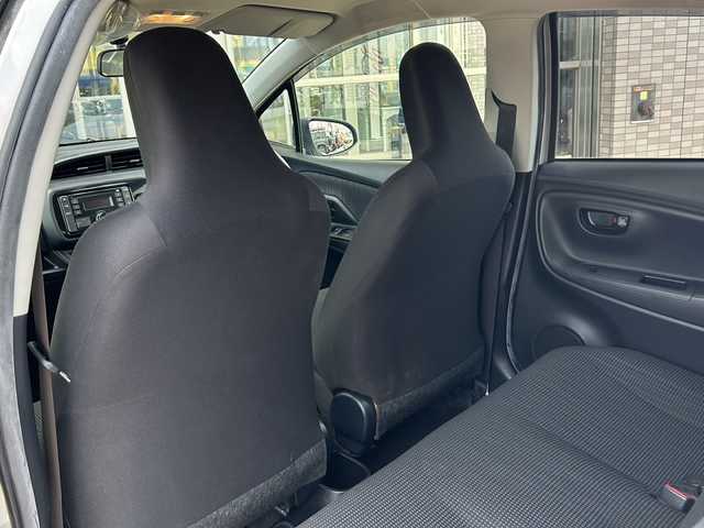 トヨタ ヴィッツ F 静岡県 2019(令1)年 3.6万km シルバーM 純正オーディオ/・CD/・USB/・AM/・FM/主要装備/・横滑り防止装置/・純正フロアマット/・電動格納ミラー/・Wエアバック/・盗難防止装置
