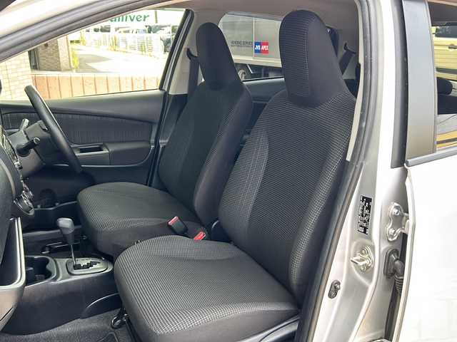 トヨタ ヴィッツ F 静岡県 2019(令1)年 3.6万km シルバーM 純正オーディオ/・CD/・USB/・AM/・FM/主要装備/・横滑り防止装置/・純正フロアマット/・電動格納ミラー/・Wエアバック/・盗難防止装置