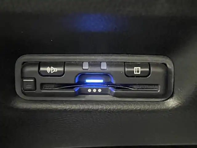 ホンダ フィット e:HEVリュクス 茨城県 2020(令2)年 5.7万km クリスタルブラックパール プッシュスタート/アイドリングストップ/追従型クルーズコントロール/ビルトインETC/バックカメラ/純正9インチナビ/フルセグテレビ/Bluetooth/DVD/ハーフレザーシート/シートヒーターD+N席/LEDヘッドライト/オートライト/オートマチックハイビーム/レーンキープアシスト
