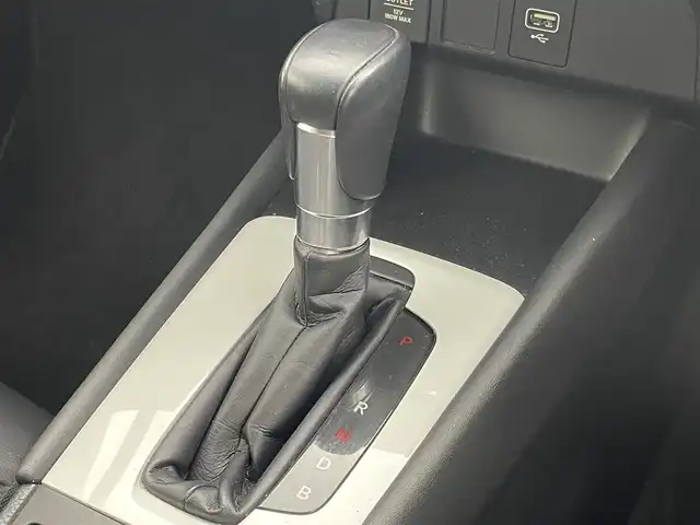 ホンダ フィット e:HEVリュクス 茨城県 2020(令2)年 5.7万km クリスタルブラックパール プッシュスタート/アイドリングストップ/追従型クルーズコントロール/ビルトインETC/バックカメラ/純正9インチナビ/フルセグテレビ/Bluetooth/DVD/ハーフレザーシート/シートヒーターD+N席/LEDヘッドライト/オートライト/オートマチックハイビーム/レーンキープアシスト