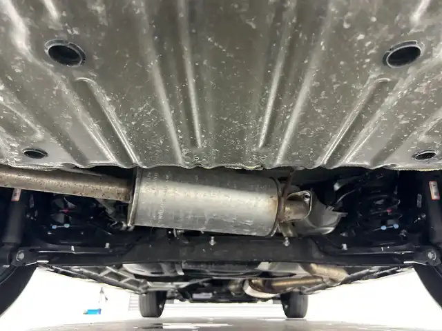 日産 セレナ ハイウェイスター V 三重県 2023(令5)年 0.6万km インペリアルアンバーP 禁煙車/プロパイロット/アラウンドビューモニター　/メーカー１２型ナビ　/AM/FM/BT/USB/HDMI/フルセグTV/スマホ連動/インテリジェントミラー　/純正ドライブレコーダー　/クリアランスソナー　/両側パワースライドドア　/ＢＳＭ　　/置くだけ充電　/ＥＴＣ/パドルシフト/純正LEDライト/オートハイビーム/フォグライト/電動パーキングブレーキ/オートホールド/保証書