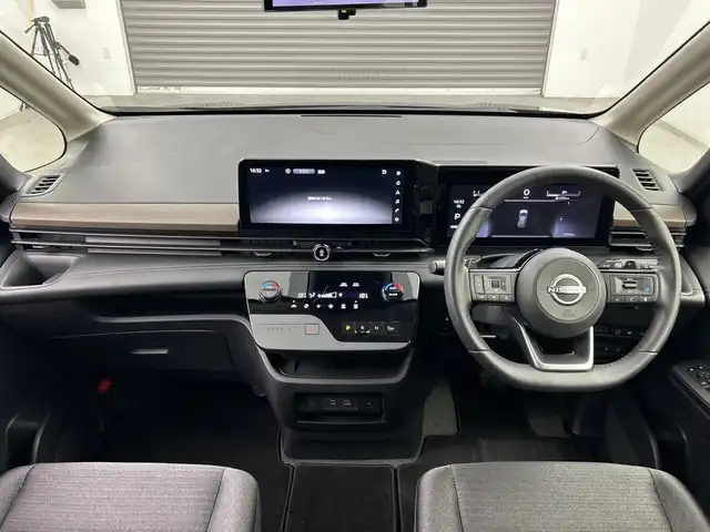 日産 セレナ ハイウェイスター V 三重県 2023(令5)年 0.6万km インペリアルアンバーP 禁煙車/プロパイロット/アラウンドビューモニター　/メーカー１２型ナビ　/AM/FM/BT/USB/HDMI/フルセグTV/スマホ連動/インテリジェントミラー　/純正ドライブレコーダー　/クリアランスソナー　/両側パワースライドドア　/ＢＳＭ　　/置くだけ充電　/ＥＴＣ/パドルシフト/純正LEDライト/オートハイビーム/フォグライト/電動パーキングブレーキ/オートホールド/保証書