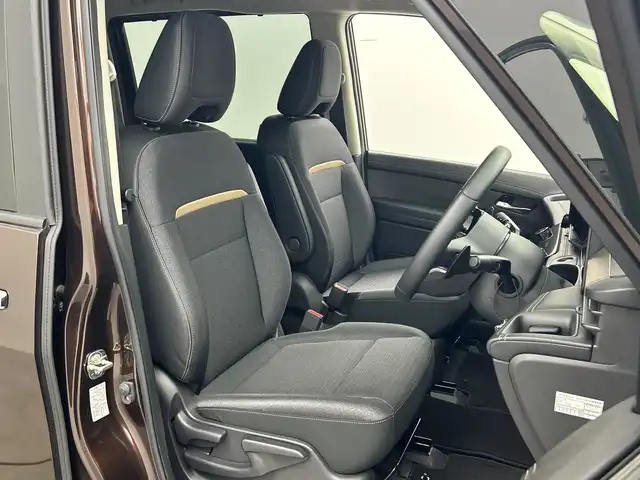 日産 セレナ ハイウェイスター V 三重県 2023(令5)年 0.6万km インペリアルアンバーP 禁煙車/プロパイロット/アラウンドビューモニター　/メーカー１２型ナビ　/AM/FM/BT/USB/HDMI/フルセグTV/スマホ連動/インテリジェントミラー　/純正ドライブレコーダー　/クリアランスソナー　/両側パワースライドドア　/ＢＳＭ　　/置くだけ充電　/ＥＴＣ/パドルシフト/純正LEDライト/オートハイビーム/フォグライト/電動パーキングブレーキ/オートホールド/保証書