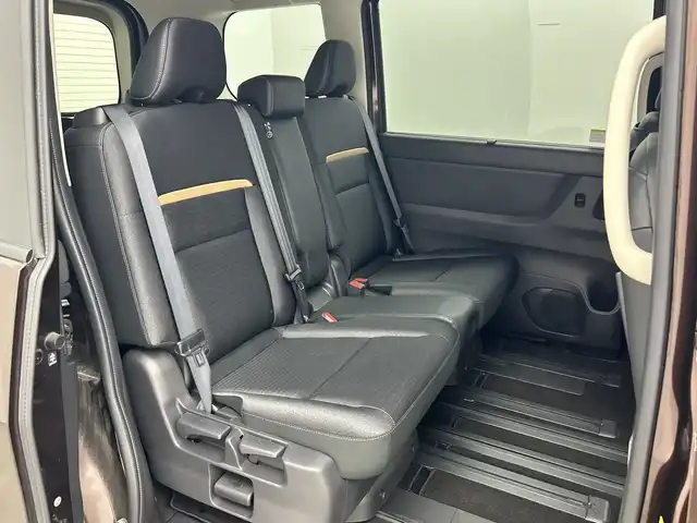 日産 セレナ ハイウェイスター V 三重県 2023(令5)年 0.6万km インペリアルアンバーP 禁煙車/プロパイロット/アラウンドビューモニター　/メーカー１２型ナビ　/AM/FM/BT/USB/HDMI/フルセグTV/スマホ連動/インテリジェントミラー　/純正ドライブレコーダー　/クリアランスソナー　/両側パワースライドドア　/ＢＳＭ　　/置くだけ充電　/ＥＴＣ/パドルシフト/純正LEDライト/オートハイビーム/フォグライト/電動パーキングブレーキ/オートホールド/保証書