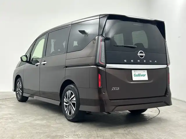 日産 セレナ ハイウェイスター V 三重県 2023(令5)年 0.6万km インペリアルアンバーP 禁煙車/プロパイロット/アラウンドビューモニター　/メーカー１２型ナビ　/AM/FM/BT/USB/HDMI/フルセグTV/スマホ連動/インテリジェントミラー　/純正ドライブレコーダー　/クリアランスソナー　/両側パワースライドドア　/ＢＳＭ　　/置くだけ充電　/ＥＴＣ/パドルシフト/純正LEDライト/オートハイビーム/フォグライト/電動パーキングブレーキ/オートホールド/保証書
