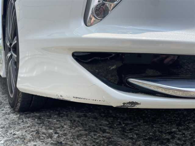 トヨタ プリウス A プレミアム 神奈川県 2017(平29)年 1.3万km ホワイトパールクリスタルシャイン 純正メモリナビ/　（CD・DVD・Bluetoot）/フルセグTV/TVキャンセラーあり/トヨタセーフティセンス/本革シート/前席シートヒーター/運転席パワーシート/電動ムーンルーフ/モデリスタF・S・Rエアロ/置くだけ充電/ブラインドスポットモニター/レーダークルーズコントロール/クリアランスソナー/ヘッドアップディスプレイ/ビルトインETC2.0/スマートキー/保証書/取扱説明書