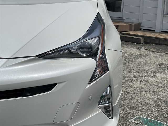 トヨタ プリウス A プレミアム 神奈川県 2017(平29)年 1.3万km ホワイトパールクリスタルシャイン 純正メモリナビ/　（CD・DVD・Bluetoot）/フルセグTV/TVキャンセラーあり/トヨタセーフティセンス/本革シート/前席シートヒーター/運転席パワーシート/電動ムーンルーフ/モデリスタF・S・Rエアロ/置くだけ充電/ブラインドスポットモニター/レーダークルーズコントロール/クリアランスソナー/ヘッドアップディスプレイ/ビルトインETC2.0/スマートキー/保証書/取扱説明書