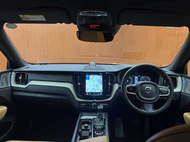 ボルボ ＸＣ６０ T5 AWD インスクリプション 千葉県 2017(平29)年 2.5万km グレーＭ パノラマＳＲ　/Ｂ＆Ｗ音響　/純正ナビ　/３６０°カメラ　/ＡＣＣ　/キャメルレザー　/ベンチレーター　/シートヒーター　/パワーシート　/ＬＥＤヘッドライト　/オートライト　/自動駐車　/電動リアゲート