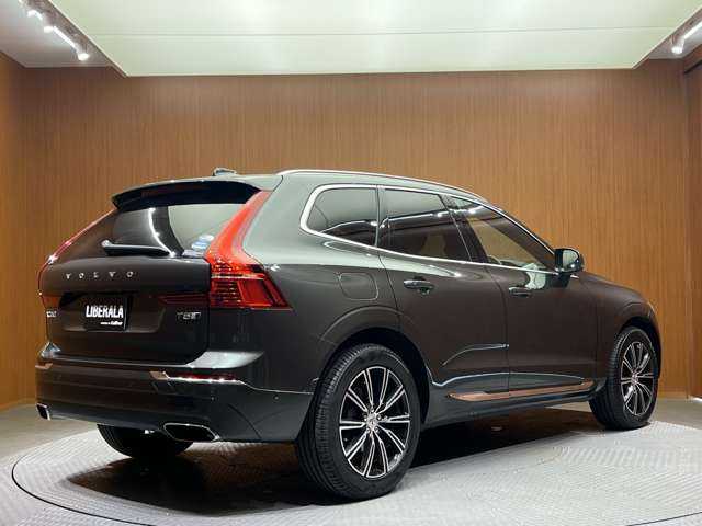 ボルボ ＸＣ６０ T5 AWD インスクリプション 千葉県 2017(平29)年 2.5万km グレーＭ パノラマＳＲ　/Ｂ＆Ｗ音響　/純正ナビ　/３６０°カメラ　/ＡＣＣ　/キャメルレザー　/ベンチレーター　/シートヒーター　/パワーシート　/ＬＥＤヘッドライト　/オートライト　/自動駐車　/電動リアゲート