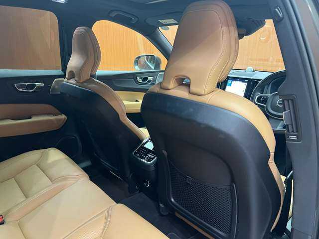 ボルボ ＸＣ６０ T5 AWD インスクリプション 千葉県 2017(平29)年 2.5万km グレーＭ パノラマＳＲ　/Ｂ＆Ｗ音響　/純正ナビ　/３６０°カメラ　/ＡＣＣ　/キャメルレザー　/ベンチレーター　/シートヒーター　/パワーシート　/ＬＥＤヘッドライト　/オートライト　/自動駐車　/電動リアゲート