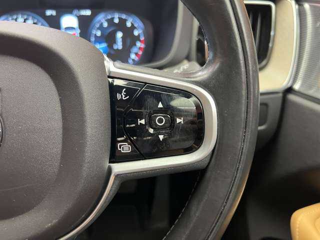 ボルボ ＸＣ６０ T5 AWD インスクリプション 千葉県 2017(平29)年 2.5万km グレーＭ パノラマＳＲ　/Ｂ＆Ｗ音響　/純正ナビ　/３６０°カメラ　/ＡＣＣ　/キャメルレザー　/ベンチレーター　/シートヒーター　/パワーシート　/ＬＥＤヘッドライト　/オートライト　/自動駐車　/電動リアゲート