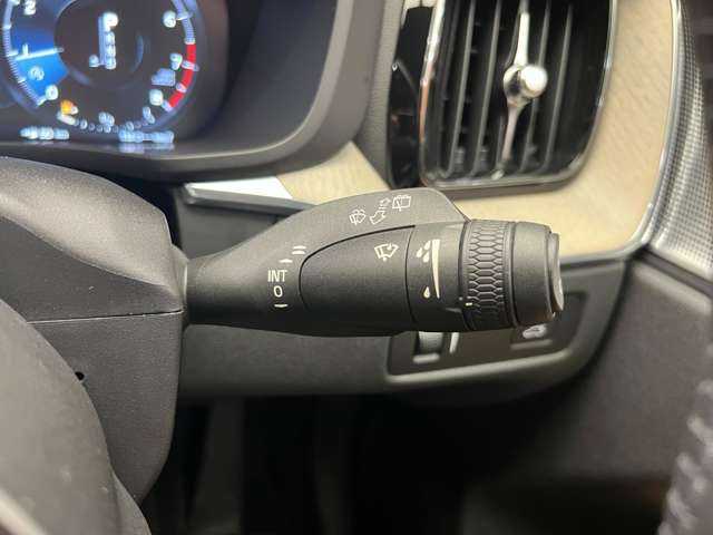 ボルボ ＸＣ６０ T5 AWD インスクリプション 千葉県 2017(平29)年 2.5万km グレーＭ パノラマＳＲ　/Ｂ＆Ｗ音響　/純正ナビ　/３６０°カメラ　/ＡＣＣ　/キャメルレザー　/ベンチレーター　/シートヒーター　/パワーシート　/ＬＥＤヘッドライト　/オートライト　/自動駐車　/電動リアゲート