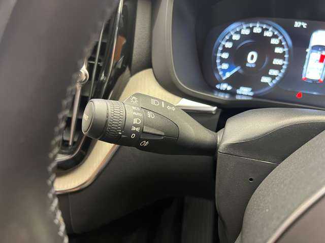 ボルボ ＸＣ６０ T5 AWD インスクリプション 千葉県 2017(平29)年 2.5万km グレーＭ パノラマＳＲ　/Ｂ＆Ｗ音響　/純正ナビ　/３６０°カメラ　/ＡＣＣ　/キャメルレザー　/ベンチレーター　/シートヒーター　/パワーシート　/ＬＥＤヘッドライト　/オートライト　/自動駐車　/電動リアゲート