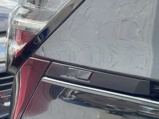トヨタ ヴォクシー S－Z 徳島県 2022(令4)年 2.5万km グリッターブラックガラスフレーク 〇純正10.5インチディスプレイオーディオ（コネクティッドナビ対応）/（Bluetooth/フルセグTV/CD/DVD/ラジオ/USB/HDMI）/快適利便パッケージ（High）/CDDVDデッキ/メーカーオプション/・ブラインドスポットモニター〔BSM〕/・安心降車アシスト〔SEA〕/トヨタチームメイト/・パノラミックビューモニター/・アドバンスドパーク/・パーキングサポートブレーキ〔PKSB〕/▲レーダークルーズコントロール/▲プリクラッシュセーフティ〔PCS〕/▲レーンディパーチャーアラート〔LDA〕/▲前後コーナーセンサー/〇両側パワースライドドア（ハンズフリー機能付き）/〇1.2列目シートヒーター/〇ステアリングヒーター/〇パワーバックドア/〇LEDヘッドライト/〇オートマチックハイビーム/〇前後ドライブレコーダー/〇ETC2.0/〇純正17AW/〇純正フロアマット/〇エアコンドリンクホルダー/〇ドアバイザー/〇スペアキー/〇取扱説明書（車・ナビ）/〇保証書