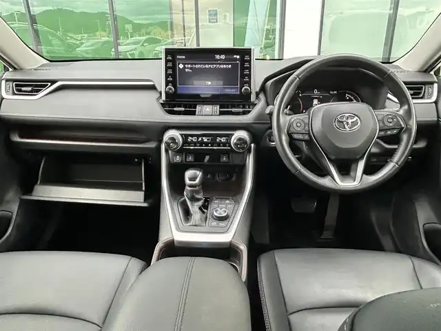 トヨタ ＲＡＶ４ G Zパッケージ 香川県 2021(令3)年 2.8万km ホワイトパールクリスタルシャイン 純正9インチディスプレイオーディオ/→AM/FM/Bluetooth/パノラマムーンルーフ/全方位カメラ/パワーバックドア/寒冷地仕様/ブラインドスポットモニター/衝突軽減ブレーキ/レーダークルーズコントロール/レーンキープアシスト/ドライブレコーダー/レザーシート/ハンドルヒーター/シートヒーター/パワーシート/メモリーシート/LEDヘッドライト/オートハイビーム/コーナーセンサー/スマートキー/プッシュスタート/スマートキー/社外フロアマット/純正19インチアルミホイール/ステアリングスイッチ