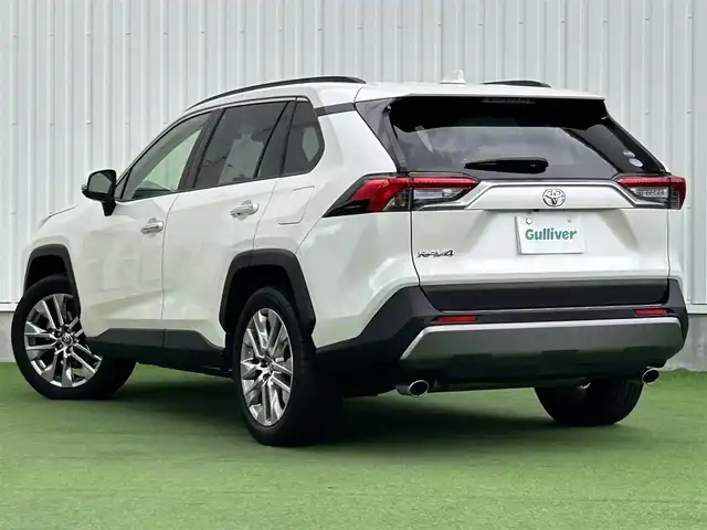 トヨタ ＲＡＶ４ G Zパッケージ 香川県 2021(令3)年 2.8万km ホワイトパールクリスタルシャイン 純正9インチディスプレイオーディオ/→AM/FM/Bluetooth/パノラマムーンルーフ/全方位カメラ/パワーバックドア/寒冷地仕様/ブラインドスポットモニター/衝突軽減ブレーキ/レーダークルーズコントロール/レーンキープアシスト/ドライブレコーダー/レザーシート/ハンドルヒーター/シートヒーター/パワーシート/メモリーシート/LEDヘッドライト/オートハイビーム/コーナーセンサー/スマートキー/プッシュスタート/スマートキー/社外フロアマット/純正19インチアルミホイール/ステアリングスイッチ