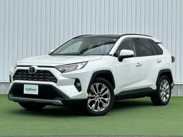 トヨタ ＲＡＶ４ G Zパッケージ 香川県 2021(令3)年 2.8万km ホワイトパールクリスタルシャイン 純正9インチディスプレイオーディオ/→AM/FM/Bluetooth/パノラマムーンルーフ/全方位カメラ/パワーバックドア/寒冷地仕様/ブラインドスポットモニター/衝突軽減ブレーキ/レーダークルーズコントロール/レーンキープアシスト/ドライブレコーダー/レザーシート/ハンドルヒーター/シートヒーター/パワーシート/メモリーシート/LEDヘッドライト/オートハイビーム/コーナーセンサー/スマートキー/プッシュスタート/スマートキー/社外フロアマット/純正19インチアルミホイール/ステアリングスイッチ
