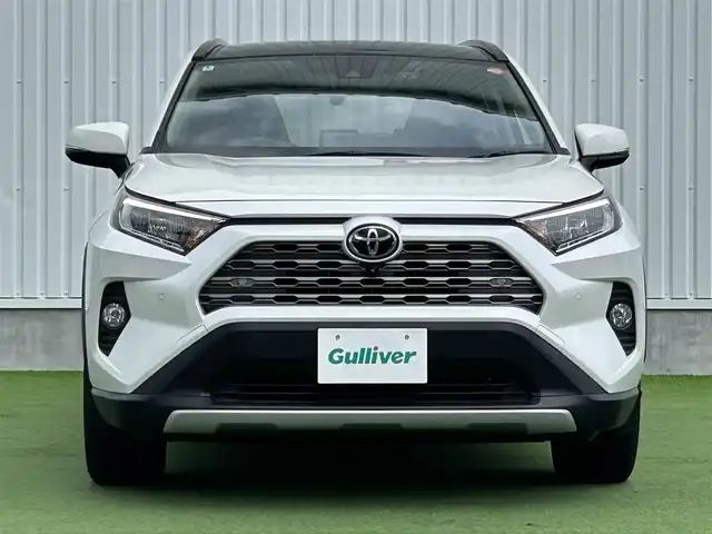トヨタ ＲＡＶ４ G Zパッケージ 香川県 2021(令3)年 2.8万km ホワイトパールクリスタルシャイン 純正9インチディスプレイオーディオ/→AM/FM/Bluetooth/パノラマムーンルーフ/全方位カメラ/パワーバックドア/寒冷地仕様/ブラインドスポットモニター/衝突軽減ブレーキ/レーダークルーズコントロール/レーンキープアシスト/ドライブレコーダー/レザーシート/ハンドルヒーター/シートヒーター/パワーシート/メモリーシート/LEDヘッドライト/オートハイビーム/コーナーセンサー/スマートキー/プッシュスタート/スマートキー/社外フロアマット/純正19インチアルミホイール/ステアリングスイッチ