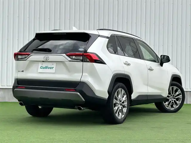 トヨタ ＲＡＶ４ G Zパッケージ 香川県 2021(令3)年 2.8万km ホワイトパールクリスタルシャイン 純正9インチディスプレイオーディオ/→AM/FM/Bluetooth/パノラマムーンルーフ/全方位カメラ/パワーバックドア/寒冷地仕様/ブラインドスポットモニター/衝突軽減ブレーキ/レーダークルーズコントロール/レーンキープアシスト/ドライブレコーダー/レザーシート/ハンドルヒーター/シートヒーター/パワーシート/メモリーシート/LEDヘッドライト/オートハイビーム/コーナーセンサー/スマートキー/プッシュスタート/スマートキー/社外フロアマット/純正19インチアルミホイール/ステアリングスイッチ