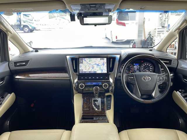 トヨタ アルファード G 兵庫県 2020(令2)年 4.9万km ホワイトパールクリスタルシャイン ・ワンオーナー車/・純正ナビ/CD/DVD/SD/TV/Bluetooth接続/・純正リアフリップダウンモニター/・両側パワースライドドア/・前席パワーシート/・運転席メモリーシート/・革シート/・前席シートヒーター/ベンチレーション/・パワーバックドア/・デジタルインナーミラー/・TRDエアロ/・前方ドライブレコーダー/・AC100V電源/・nanoeエアコン/・WORK20インチアルミホイール/・社外車高調/・社外マフラー/・3眼LEDヘッドランプ/・LEDフォグランプ/・ビルトインETC2.0/・スマートキー/・スペアキー/・純正ウッドコンビステアリング/・取扱説明書/・カーテンエアバッグ/・トヨタセーフティセンス/・プリクラッシュセーフティ/・レーントレーシングアシスト/・レーダークルーズコントロール/・ロードサインアシスト/・アダプティブハイビームシステム/・先行車発進告知機能/・ブラインドスポットモニター/・前後クリアランスソナー/・バックガイドモニター/・ドライブスタートコントロール/・車両運動統合制御システム/・パーキングサポートブレーキ
