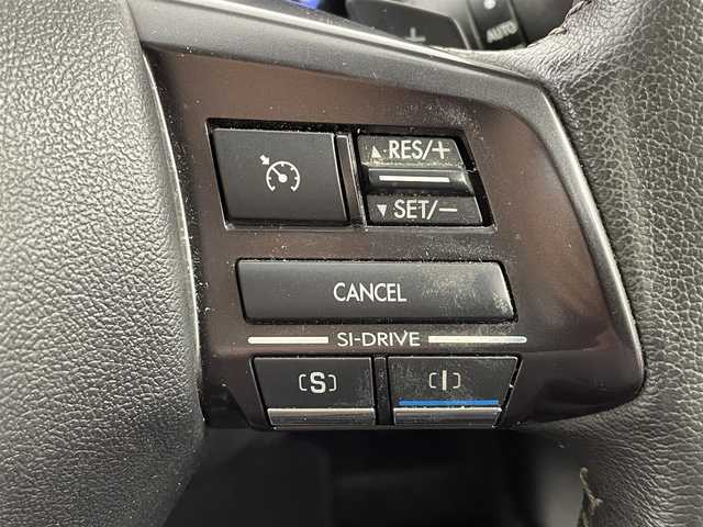 スバル レヴォーグ 1．6GT 大阪府 2014(平26)年 10.6万km クリスタルホワイトP 純正ナビ/クルーズコントロール/ＥＴＣ/スマートキー/プッシュスタート/アイドリングストップ/革巻きステアリング/電格ミラー/純正１７インチアルミホイール/フロアマット/ドアバイザー/レーンアシストキープ