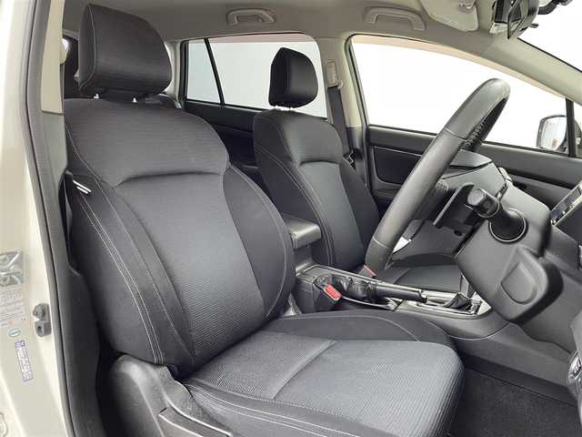 スバル レヴォーグ 1．6GT 大阪府 2014(平26)年 10.6万km クリスタルホワイトP 純正ナビ/クルーズコントロール/ＥＴＣ/スマートキー/プッシュスタート/アイドリングストップ/革巻きステアリング/電格ミラー/純正１７インチアルミホイール/フロアマット/ドアバイザー/レーンアシストキープ