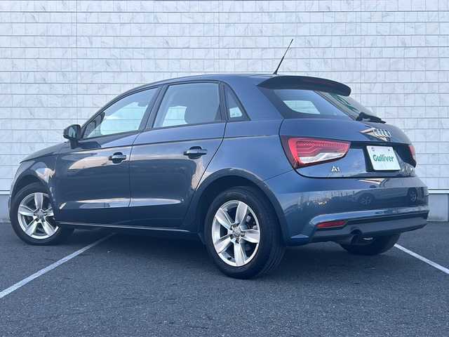 アウディ Ａ１ SB 1．0TFSI 栃木県 2017(平29)年 2.6万km 青Ｍ 純正MMIディスプレイ/ナビ/Bluetooth/CD/DVD/TV/パーキングシステム/アンチロッククブレーキシステム(ABS)/エレクトロニックディファレンシャルロック(EDS)/セレクティブホイールトルクコクトロール/マルチコリジョンブレーキアシストシステム/エレクトロメカニカルパワーステアリング/アイドリングストップ/ETC/プッシュスタート/スマートキー・スペアキー/LEDヘッドライト/取扱説明書/保証書