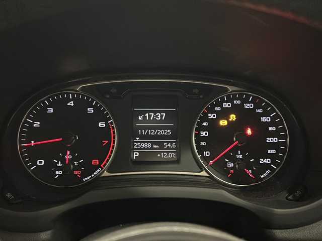 アウディ Ａ１ SB 1．0TFSI 栃木県 2017(平29)年 2.6万km 青Ｍ 純正MMIディスプレイ/ナビ/Bluetooth/CD/DVD/TV/パーキングシステム/アンチロッククブレーキシステム(ABS)/エレクトロニックディファレンシャルロック(EDS)/セレクティブホイールトルクコクトロール/マルチコリジョンブレーキアシストシステム/エレクトロメカニカルパワーステアリング/アイドリングストップ/ETC/プッシュスタート/スマートキー・スペアキー/LEDヘッドライト/取扱説明書/保証書