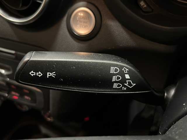 アウディ Ａ１ SB 1．0TFSI 栃木県 2017(平29)年 2.6万km 青Ｍ 純正MMIディスプレイ/ナビ/Bluetooth/CD/DVD/TV/パーキングシステム/アンチロッククブレーキシステム(ABS)/エレクトロニックディファレンシャルロック(EDS)/セレクティブホイールトルクコクトロール/マルチコリジョンブレーキアシストシステム/エレクトロメカニカルパワーステアリング/アイドリングストップ/ETC/プッシュスタート/スマートキー・スペアキー/LEDヘッドライト/取扱説明書/保証書