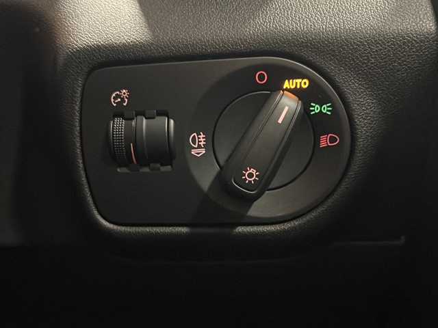 アウディ Ａ１ SB 1．0TFSI 栃木県 2017(平29)年 2.6万km 青Ｍ 純正MMIディスプレイ/ナビ/Bluetooth/CD/DVD/TV/パーキングシステム/アンチロッククブレーキシステム(ABS)/エレクトロニックディファレンシャルロック(EDS)/セレクティブホイールトルクコクトロール/マルチコリジョンブレーキアシストシステム/エレクトロメカニカルパワーステアリング/アイドリングストップ/ETC/プッシュスタート/スマートキー・スペアキー/LEDヘッドライト/取扱説明書/保証書