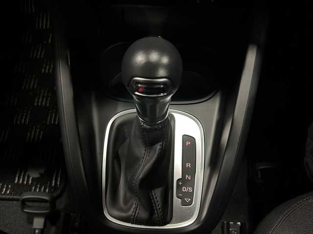 アウディ Ａ１ SB 1．0TFSI 栃木県 2017(平29)年 2.6万km 青Ｍ 純正MMIディスプレイ/ナビ/Bluetooth/CD/DVD/TV/パーキングシステム/アンチロッククブレーキシステム(ABS)/エレクトロニックディファレンシャルロック(EDS)/セレクティブホイールトルクコクトロール/マルチコリジョンブレーキアシストシステム/エレクトロメカニカルパワーステアリング/アイドリングストップ/ETC/プッシュスタート/スマートキー・スペアキー/LEDヘッドライト/取扱説明書/保証書