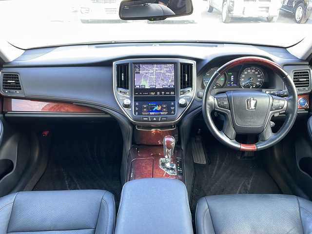 トヨタ クラウン マジェスタ Fバージョン 栃木県 2015(平27)年 5.5万km プレシャスシルバー 純正ナビ/Ｂｌｕｅｔｏｏｔｈ/ＴＶ視聴可/パワーシート/シートヒーター/ベンチレーション/レザーシート/ステアリングヒーター/クルーズコントロール/純正フロアマット/純正アルミホイール/ＬＥＤライト/ABS/横滑り防止機能/コーナーセンサー/盗難防止装置/衝突被害軽減システム