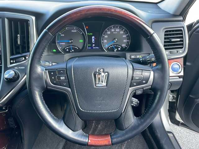 トヨタ クラウン マジェスタ Fバージョン 栃木県 2015(平27)年 5.5万km プレシャスシルバー 純正ナビ/Ｂｌｕｅｔｏｏｔｈ/ＴＶ視聴可/パワーシート/シートヒーター/ベンチレーション/レザーシート/ステアリングヒーター/クルーズコントロール/純正フロアマット/純正アルミホイール/ＬＥＤライト/ABS/横滑り防止機能/コーナーセンサー/盗難防止装置/衝突被害軽減システム