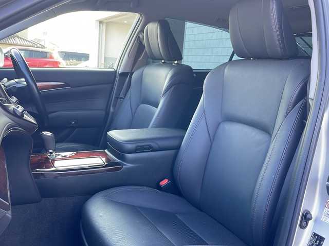 トヨタ クラウン マジェスタ Fバージョン 栃木県 2015(平27)年 5.5万km プレシャスシルバー 純正ナビ/Ｂｌｕｅｔｏｏｔｈ/ＴＶ視聴可/パワーシート/シートヒーター/ベンチレーション/レザーシート/ステアリングヒーター/クルーズコントロール/純正フロアマット/純正アルミホイール/ＬＥＤライト/ABS/横滑り防止機能/コーナーセンサー/盗難防止装置/衝突被害軽減システム