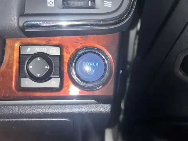 トヨタ クラウン マジェスタ Fバージョン 栃木県 2015(平27)年 5.5万km プレシャスシルバー 純正ナビ/Ｂｌｕｅｔｏｏｔｈ/ＴＶ視聴可/パワーシート/シートヒーター/ベンチレーション/レザーシート/ステアリングヒーター/クルーズコントロール/純正フロアマット/純正アルミホイール/ＬＥＤライト/ABS/横滑り防止機能/コーナーセンサー/盗難防止装置/衝突被害軽減システム