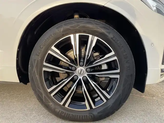 ボルボ ボルボ ＸＣ６０ B5 AWD インスクリプション 東京都 2022(令4)年 2.8万km パール ハンドルヒーター/レザーシート/シートヒーター/シートベンチレーション/360°カメラ/アダプティブクルーズコントロール/ボルボセーフティパッケージ/純正Ｇｏｏｇｌｅナビ/360°カメラ/ETC2.0