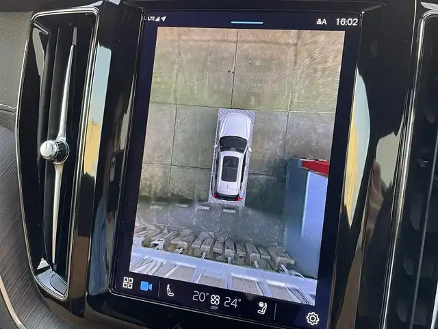 ボルボ ボルボ ＸＣ６０ B5 AWD インスクリプション 東京都 2022(令4)年 2.8万km パール ハンドルヒーター/レザーシート/シートヒーター/シートベンチレーション/360°カメラ/アダプティブクルーズコントロール/ボルボセーフティパッケージ/純正Ｇｏｏｇｌｅナビ/360°カメラ/ETC2.0