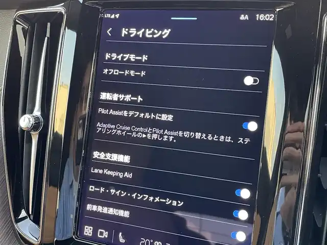 ボルボ ボルボ ＸＣ６０ B5 AWD インスクリプション 東京都 2022(令4)年 2.8万km パール ハンドルヒーター/レザーシート/シートヒーター/シートベンチレーション/360°カメラ/アダプティブクルーズコントロール/ボルボセーフティパッケージ/純正Ｇｏｏｇｌｅナビ/360°カメラ/ETC2.0