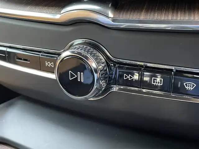 ボルボ ボルボ ＸＣ６０ B5 AWD インスクリプション 東京都 2022(令4)年 2.8万km パール ハンドルヒーター/レザーシート/シートヒーター/シートベンチレーション/360°カメラ/アダプティブクルーズコントロール/ボルボセーフティパッケージ/純正Ｇｏｏｇｌｅナビ/360°カメラ/ETC2.0