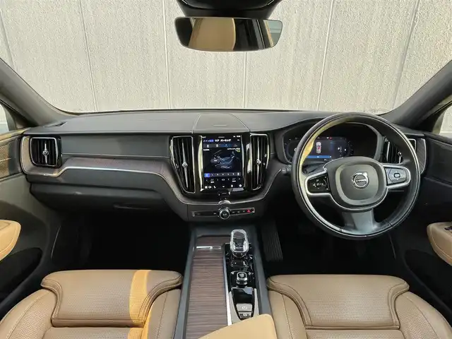 ボルボ ボルボ ＸＣ６０ B5 AWD インスクリプション 東京都 2022(令4)年 2.8万km パール ハンドルヒーター/レザーシート/シートヒーター/シートベンチレーション/360°カメラ/アダプティブクルーズコントロール/ボルボセーフティパッケージ/純正Ｇｏｏｇｌｅナビ/360°カメラ/ETC2.0