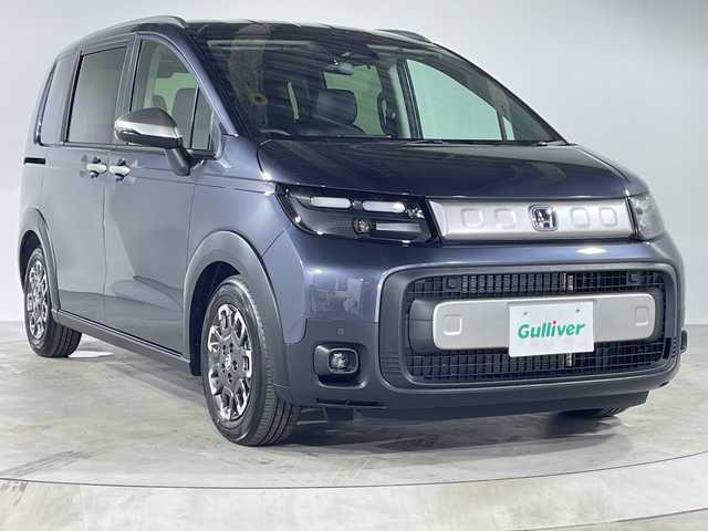 ホンダ フリード ハイブリット e:HEV クロスター 福岡県 2025(令7)年 0.1千km メテオロイドグレーメタリック 禁煙車/純正9インチナビ（LXM-242ZFNI）/フルセグテレビ/バックカメラ/レーダークルーズコントロール/LEDヘッドライト/シートヒーター/純正15インチアルミホイール/両側パワースライドドア/スマートキー/プッシュスタートエンジン/革巻きステアリング/ブラインドスポットモニター