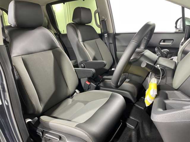 ホンダ フリード ハイブリット e:HEV クロスター 福岡県 2025(令7)年 0.1千km メテオロイドグレーメタリック 禁煙車/純正9インチナビ（LXM-242ZFNI）/フルセグテレビ/バックカメラ/レーダークルーズコントロール/LEDヘッドライト/シートヒーター/純正15インチアルミホイール/両側パワースライドドア/スマートキー/プッシュスタートエンジン/革巻きステアリング/ブラインドスポットモニター