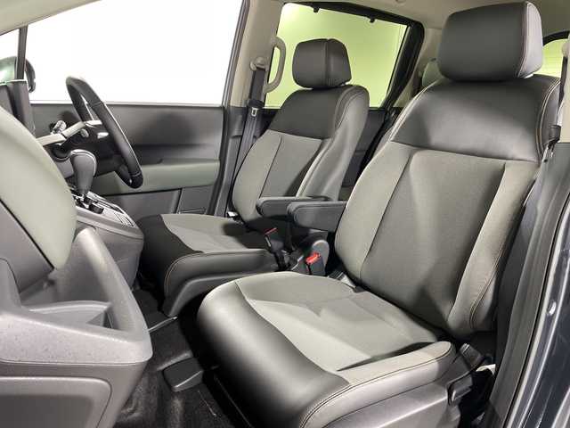 ホンダ フリード ハイブリット e:HEV クロスター 福岡県 2025(令7)年 0.1千km メテオロイドグレーメタリック 禁煙車/純正9インチナビ（LXM-242ZFNI）/フルセグテレビ/バックカメラ/レーダークルーズコントロール/LEDヘッドライト/シートヒーター/純正15インチアルミホイール/両側パワースライドドア/スマートキー/プッシュスタートエンジン/革巻きステアリング/ブラインドスポットモニター