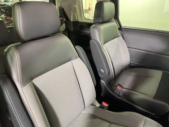 ホンダ フリード ハイブリット e:HEV クロスター 福岡県 2025(令7)年 0.1千km メテオロイドグレーメタリック 禁煙車/純正9インチナビ（LXM-242ZFNI）/フルセグテレビ/バックカメラ/レーダークルーズコントロール/LEDヘッドライト/シートヒーター/純正15インチアルミホイール/両側パワースライドドア/スマートキー/プッシュスタートエンジン/革巻きステアリング/ブラインドスポットモニター