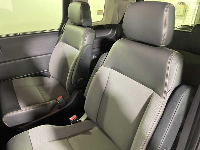 ホンダ フリード ハイブリット e:HEV クロスター 福岡県 2025(令7)年 0.1千km メテオロイドグレーメタリック 禁煙車/純正9インチナビ（LXM-242ZFNI）/フルセグテレビ/バックカメラ/レーダークルーズコントロール/LEDヘッドライト/シートヒーター/純正15インチアルミホイール/両側パワースライドドア/スマートキー/プッシュスタートエンジン/革巻きステアリング/ブラインドスポットモニター